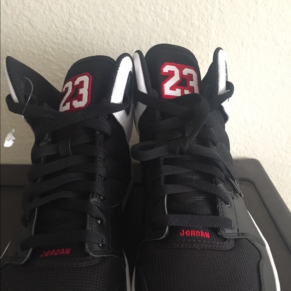 Jordan's shoes size 10 - Picture 2 of 5